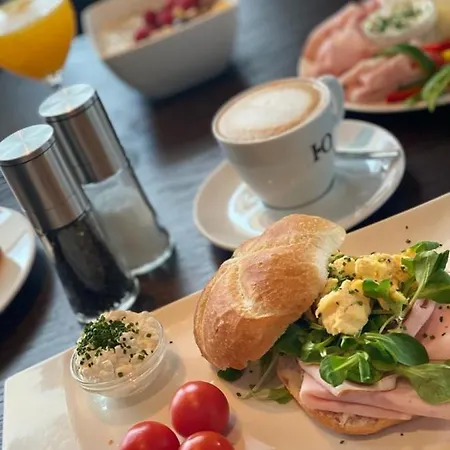 Victoria - Adults Only Bar & Breakfast מלון 4*