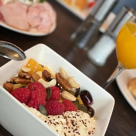 Victoria - Adults Only Bar & Breakfast מלון 4*