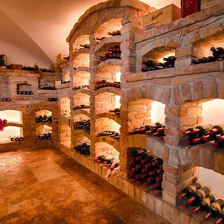 Victoria - Adults Only