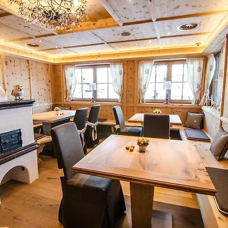 Victoria - Adults Only Bar & Breakfast 호텔 4*